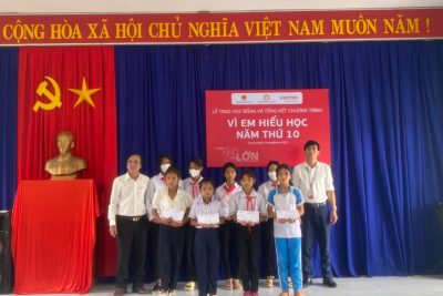 Lễ trao học bổng “Vì em hiếu học” của Viettel